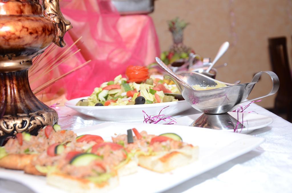 Trinity Hotel Addis Abeba Esterno foto