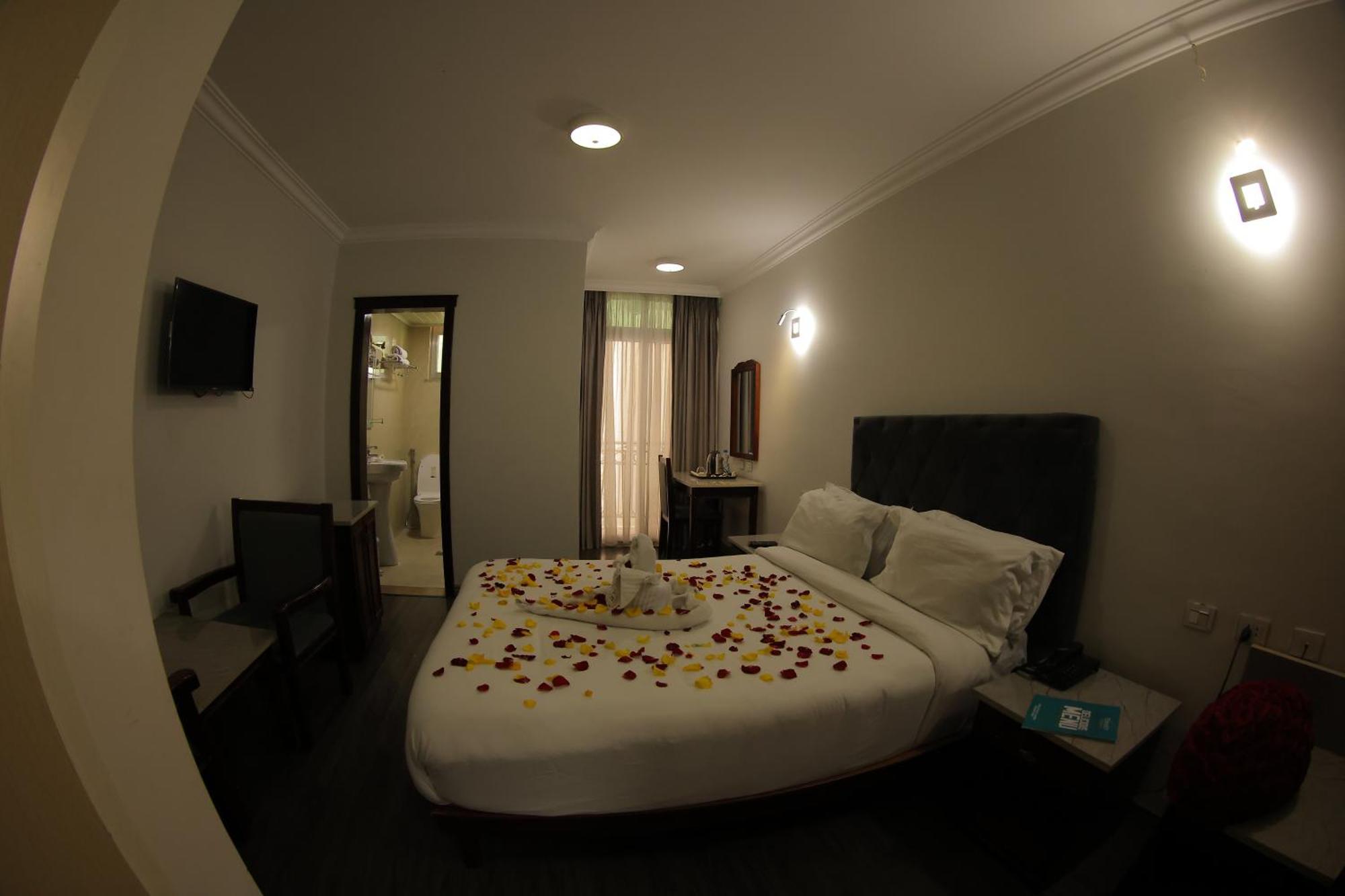 Trinity Hotel Addis Abeba Esterno foto