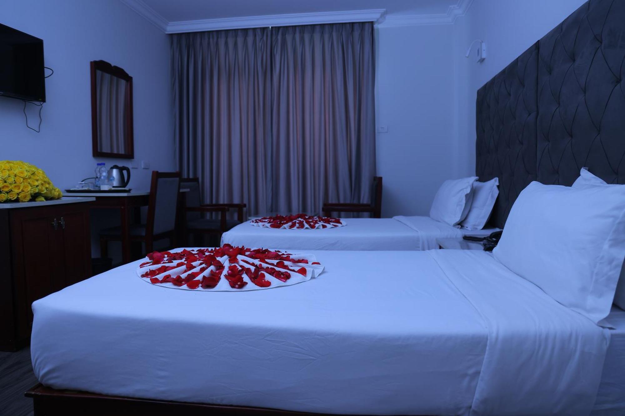 Trinity Hotel Addis Abeba Esterno foto