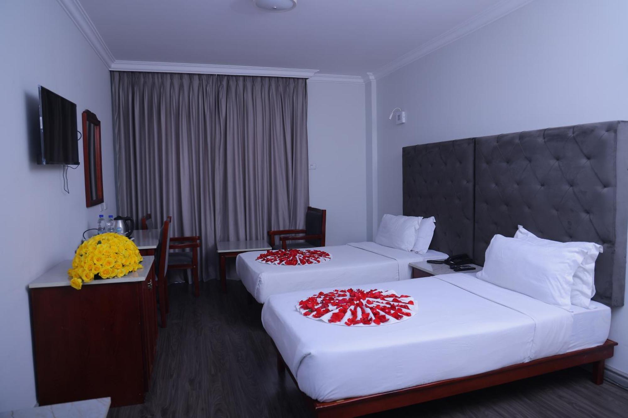 Trinity Hotel Addis Abeba Esterno foto