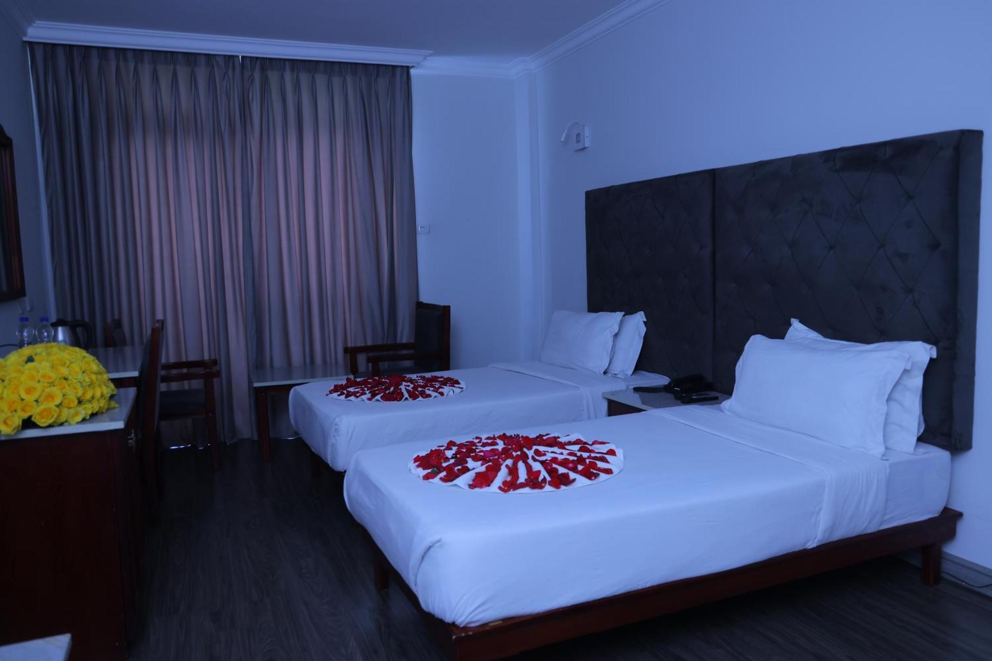 Trinity Hotel Addis Abeba Esterno foto