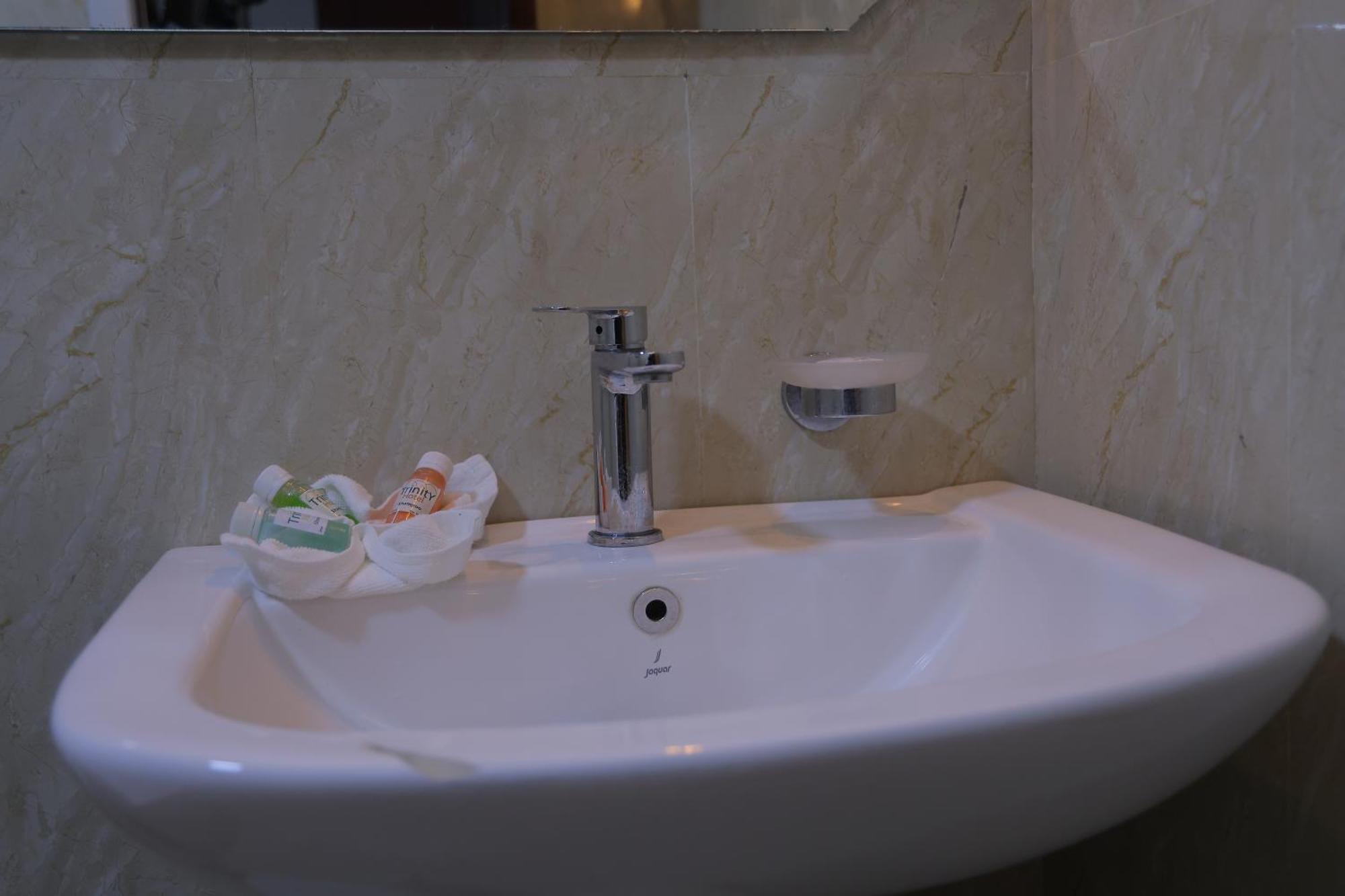 Trinity Hotel Addis Abeba Esterno foto