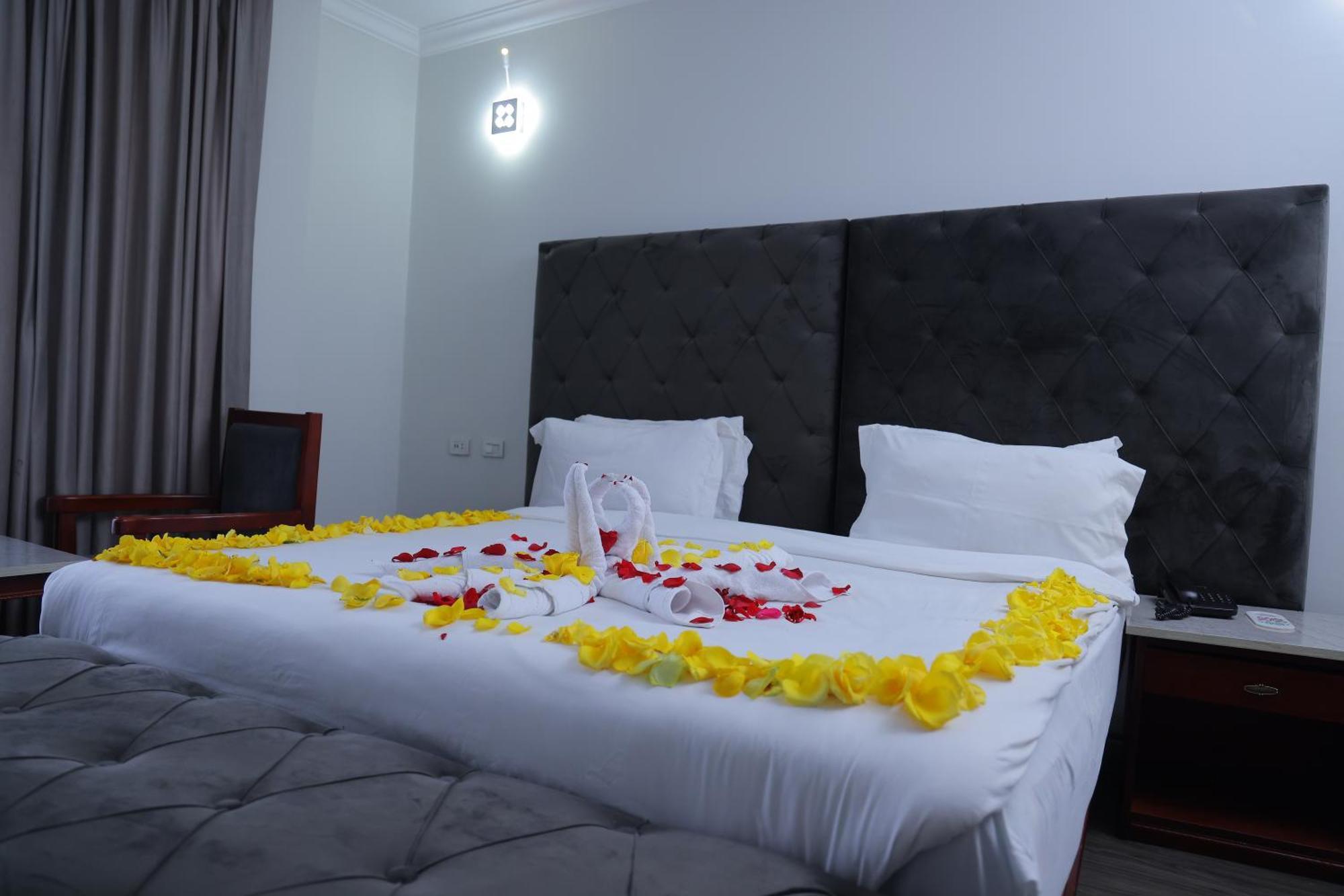 Trinity Hotel Addis Abeba Esterno foto