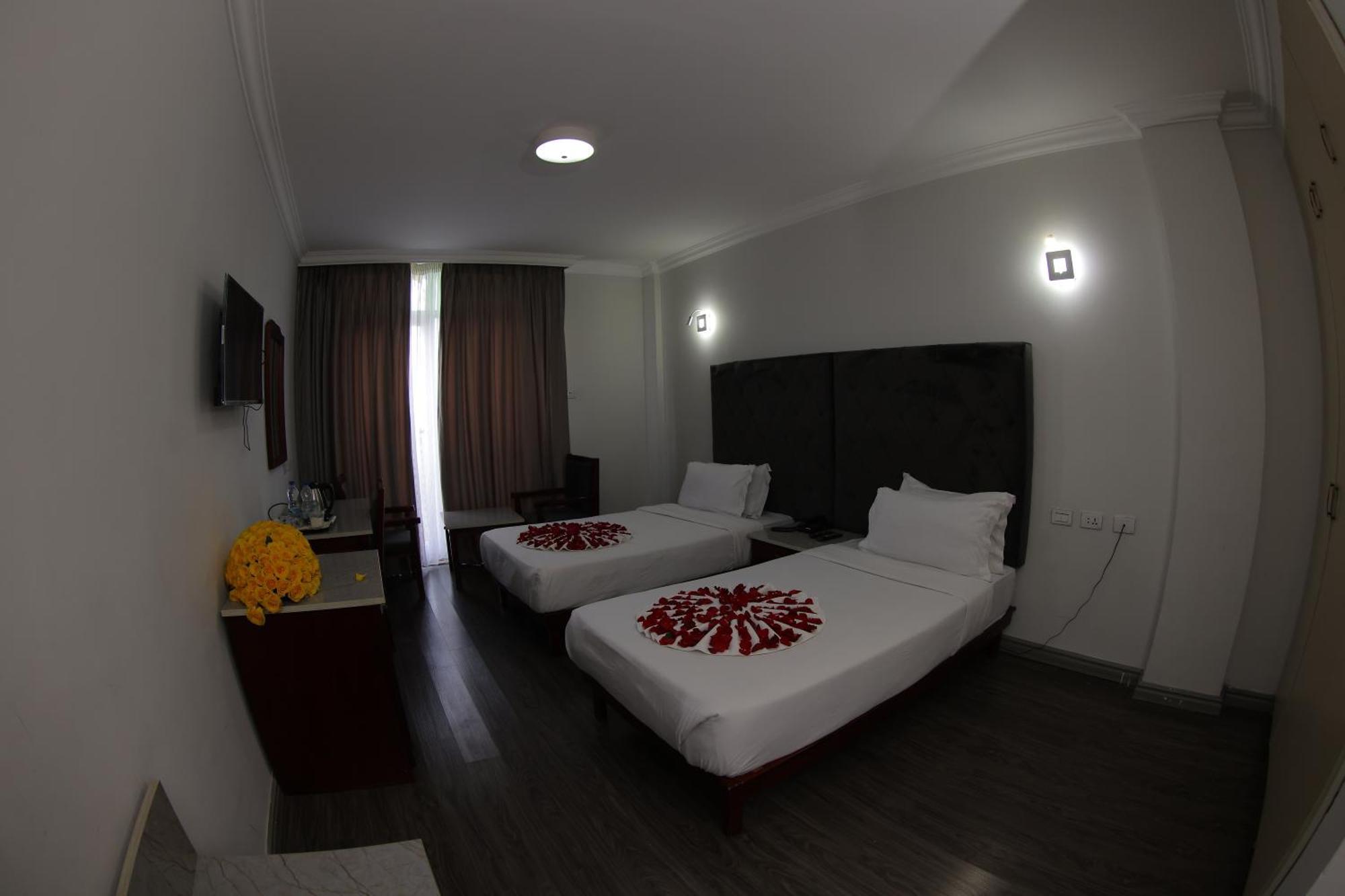 Trinity Hotel Addis Abeba Esterno foto