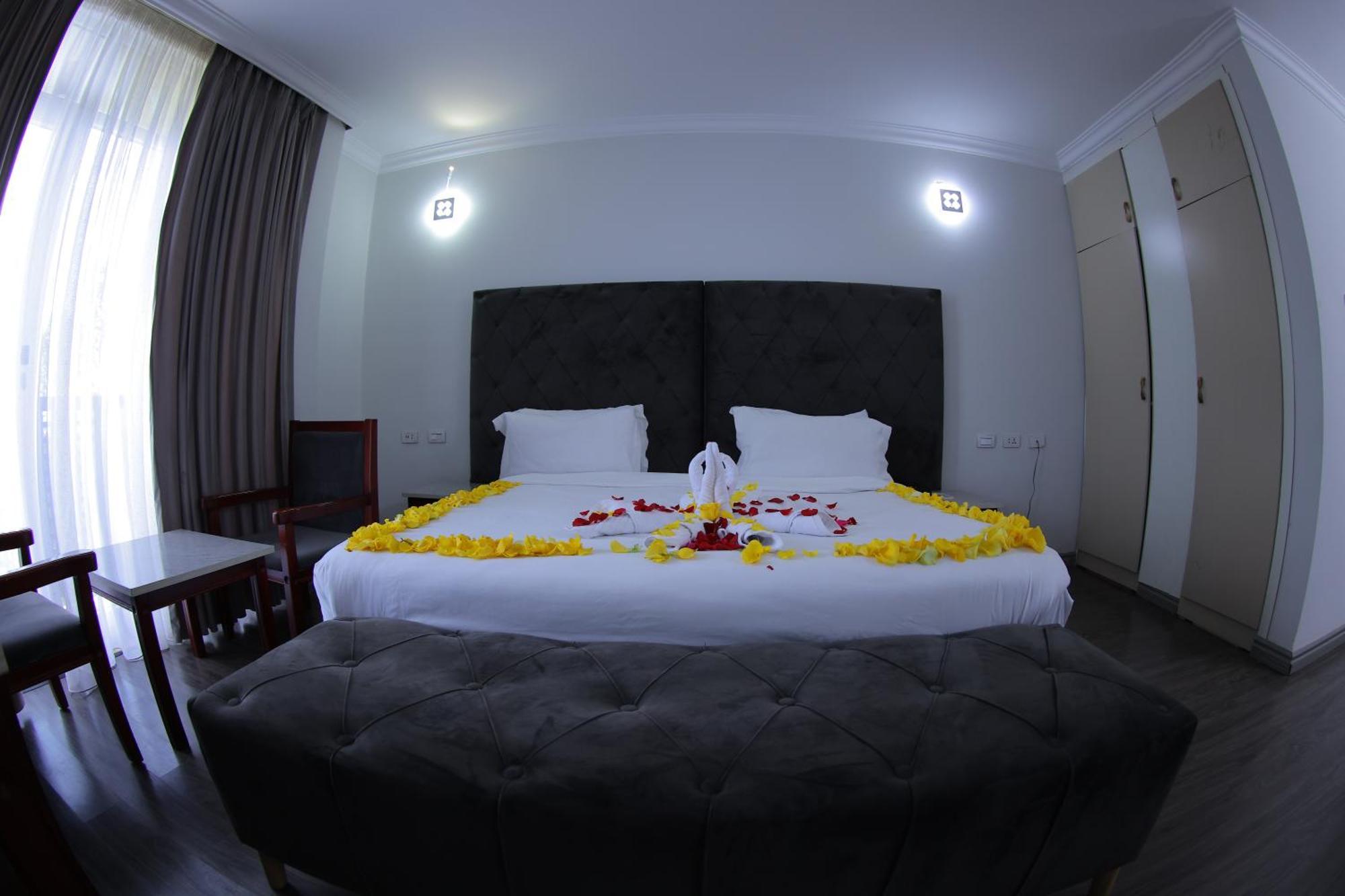 Trinity Hotel Addis Abeba Esterno foto