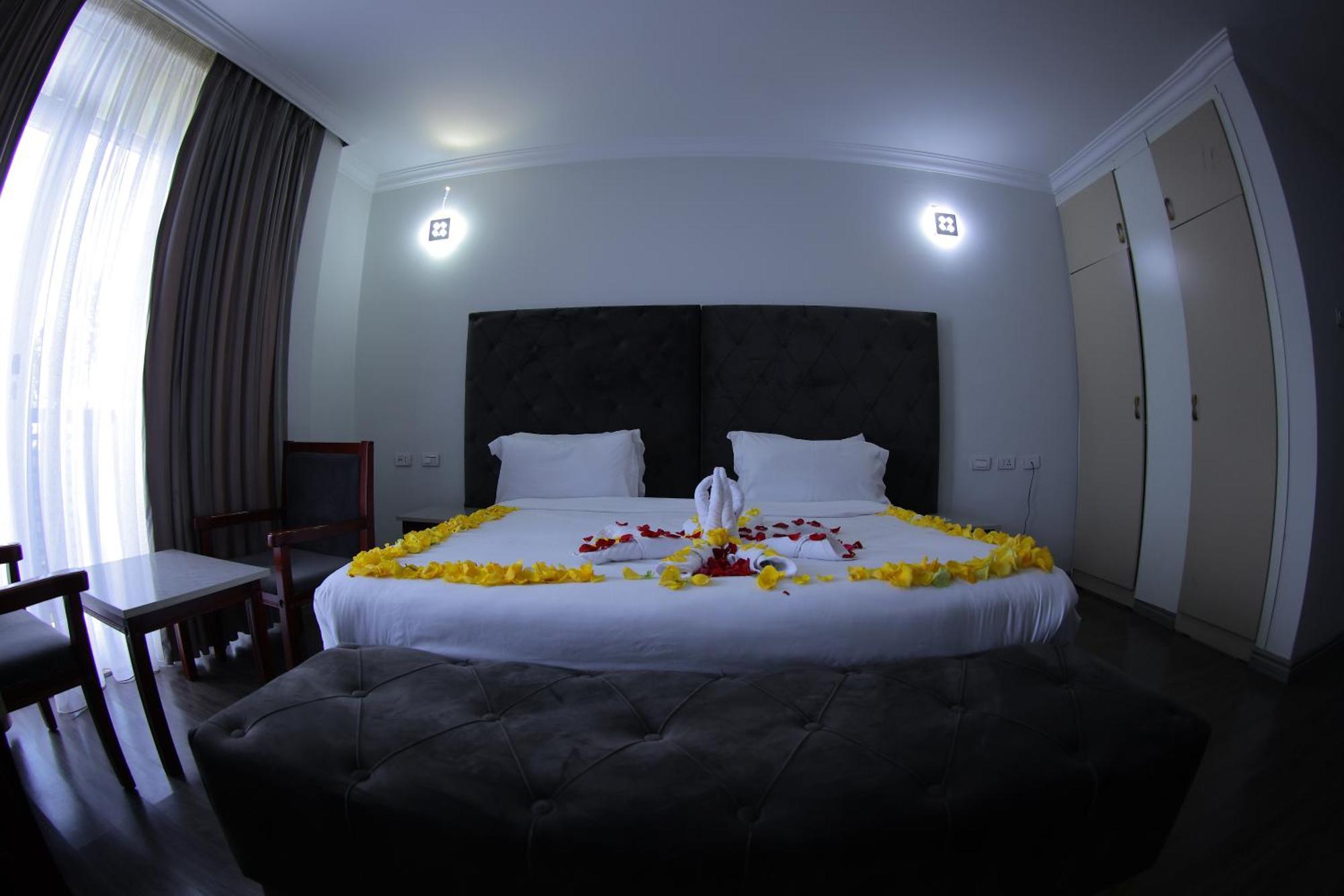 Trinity Hotel Addis Abeba Esterno foto