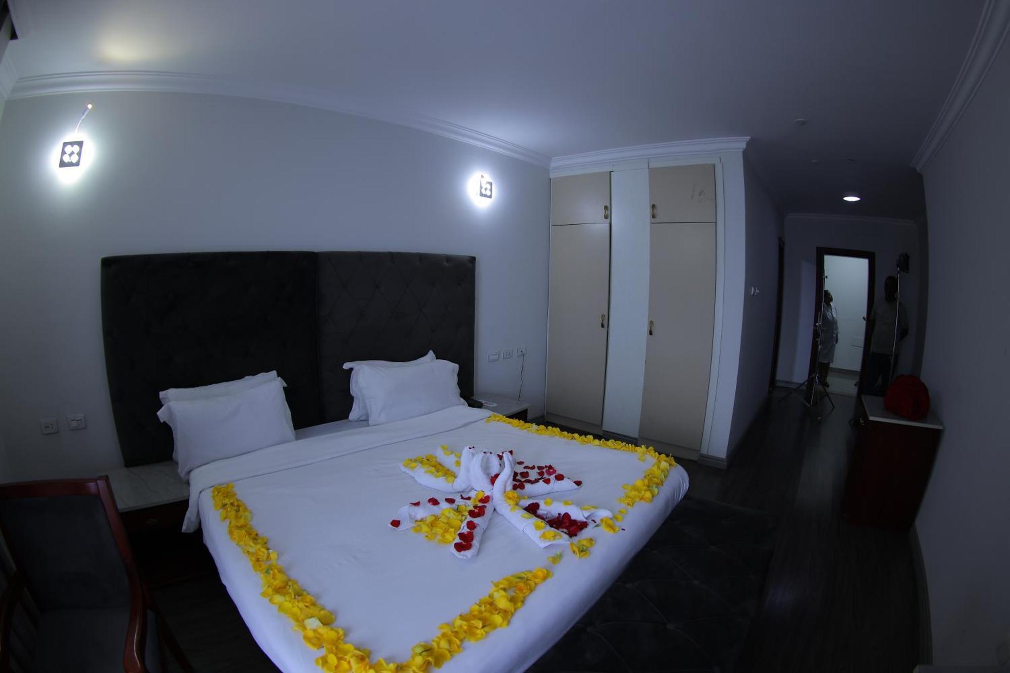 Trinity Hotel Addis Abeba Esterno foto