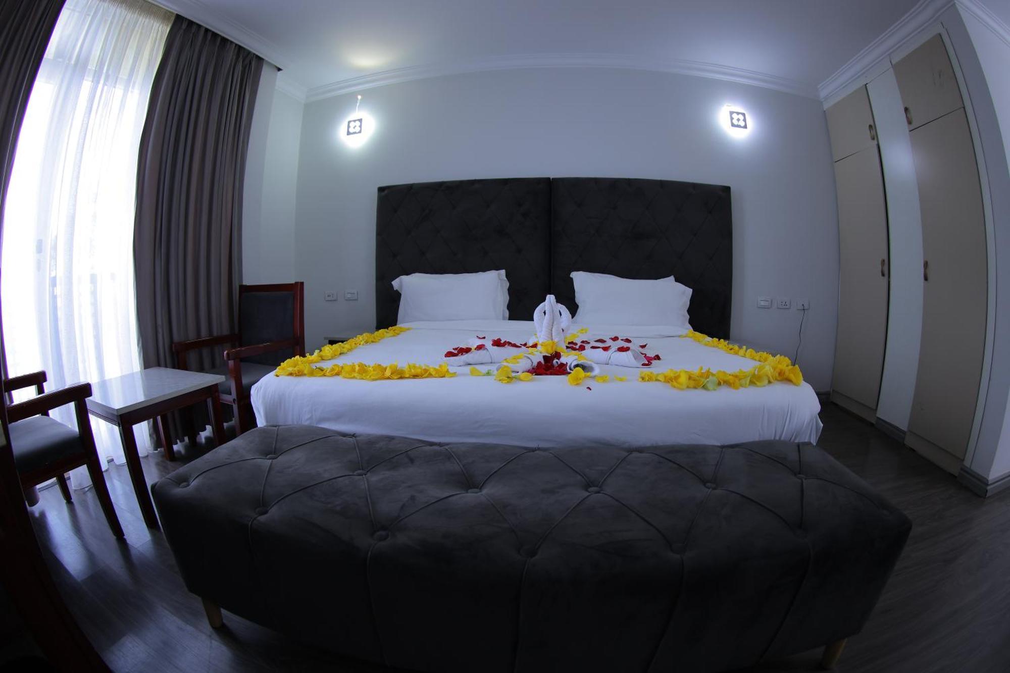 Trinity Hotel Addis Abeba Esterno foto