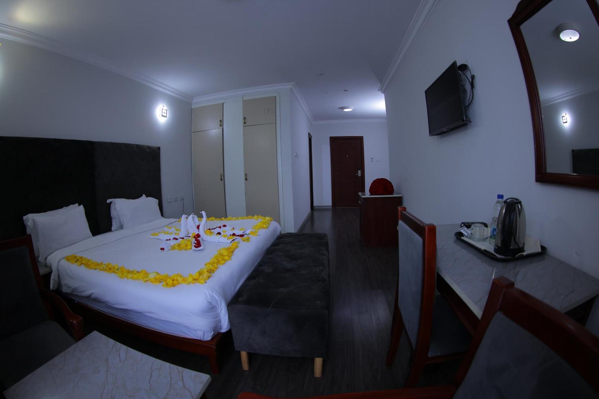 Trinity Hotel Addis Abeba Esterno foto