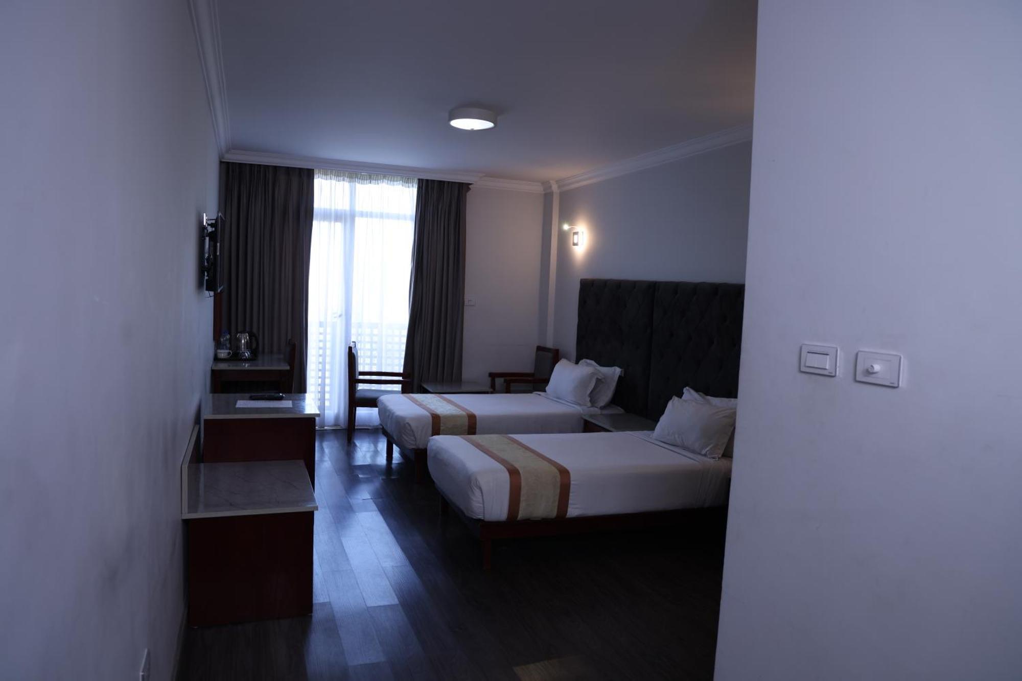 Trinity Hotel Addis Abeba Esterno foto