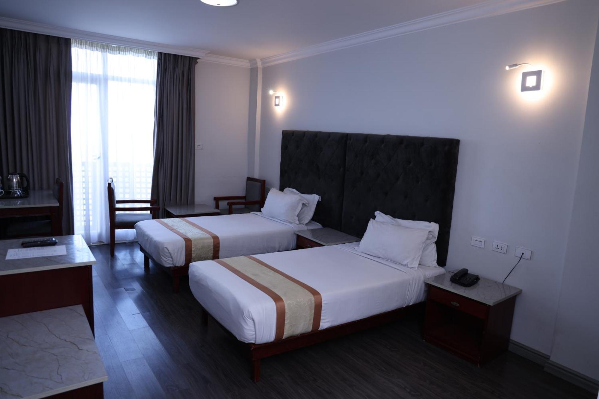 Trinity Hotel Addis Abeba Esterno foto