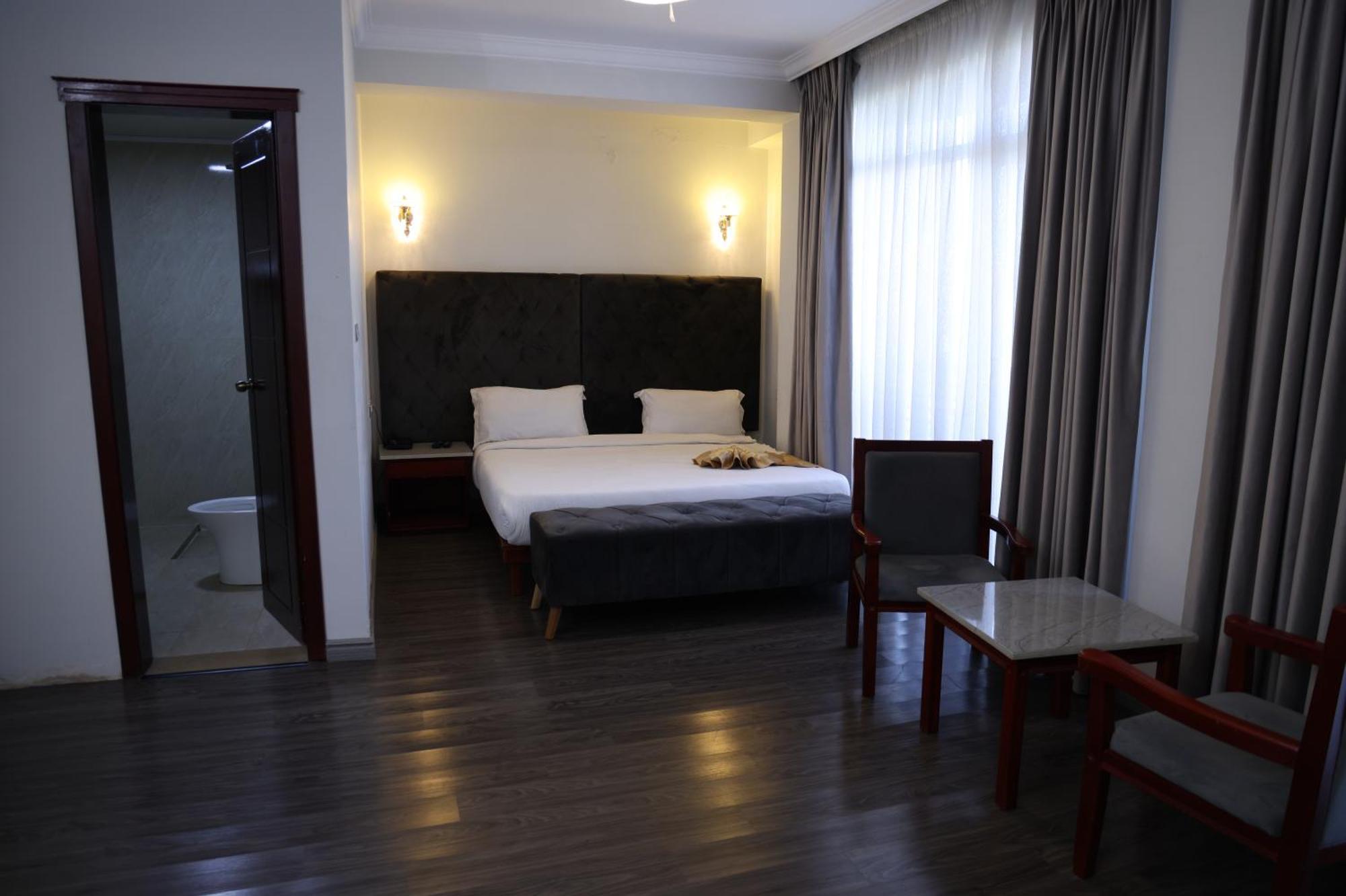 Trinity Hotel Addis Abeba Esterno foto